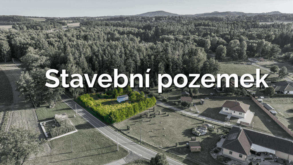pozemek okna